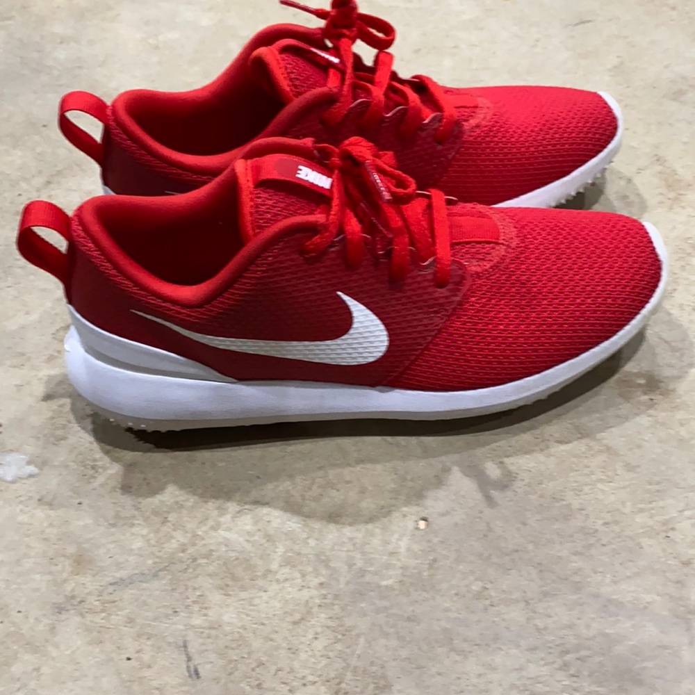 Nike boys golf shoes size 5